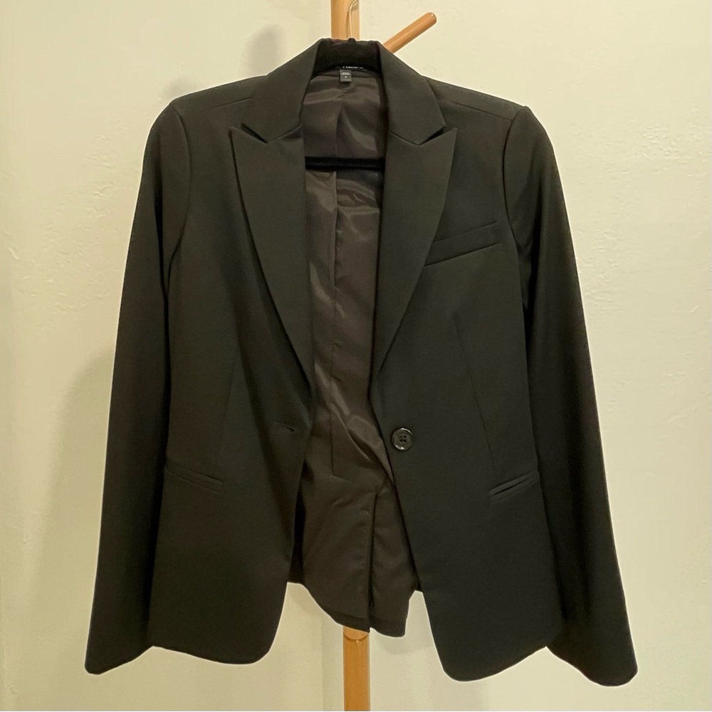 Express Women’s Fitted Black Blazer